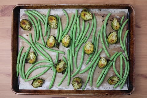 Keto: Chicken Breasts with Rosemary-Walnut Crumble - Step #1 Rôtir les légumes