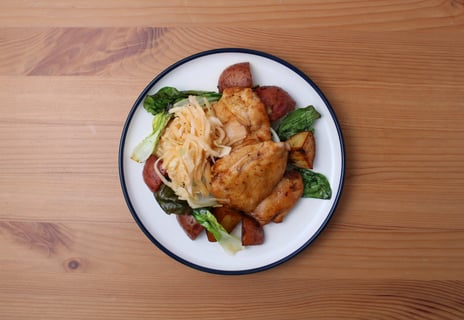 Sheet Pan Sticky Tamarind Chicken Thighs - Step #6 Dresser les plats
