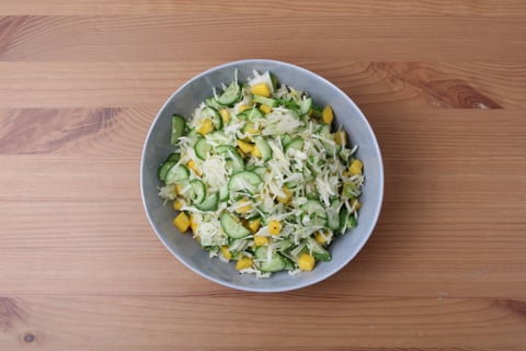 Juicy Chicken Carnitas Tacos - Step #5 Faire la salade de chou