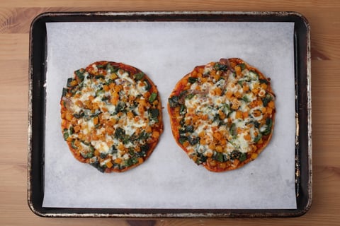 Veggie-Loaded Flatbreads - Step #3 Assembler et cuire les pains plats