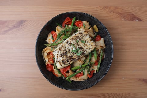 Tuscan Pan-Seared Pacific Halibut - Step #6 Dresser les plats