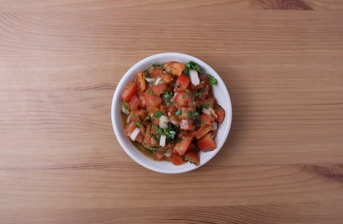 Spiced Ground Beef Burrito Bowls - Step #3 Faire le pico de gallo