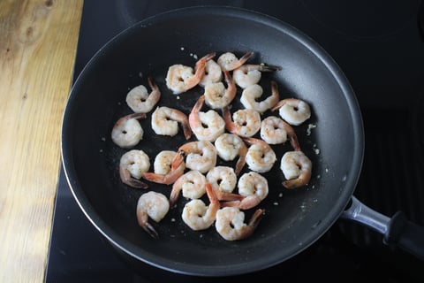 Speedy Shrimp & Veggie Sauté - Step #2 Cuire les crevettes