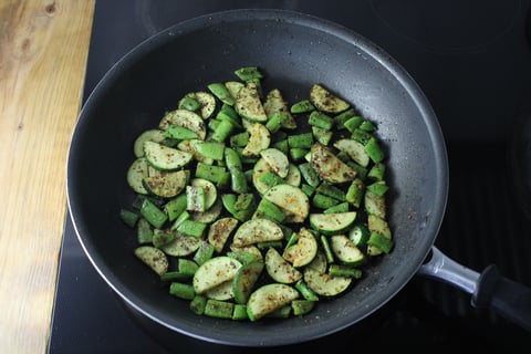 Speedy Shrimp & Veggie Sauté - Step #4 Commencer le sauté
