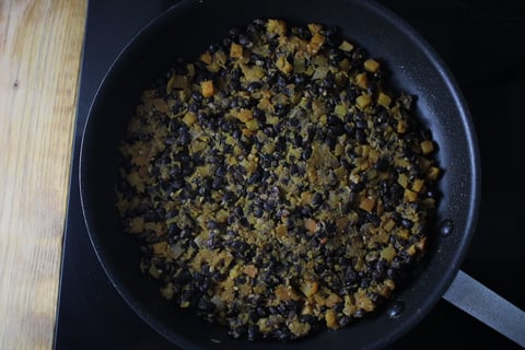 Spiced Squash & Black Bean Enchiladas Au Gratin - Step #1 Faire la garniture courge-haricots noirs