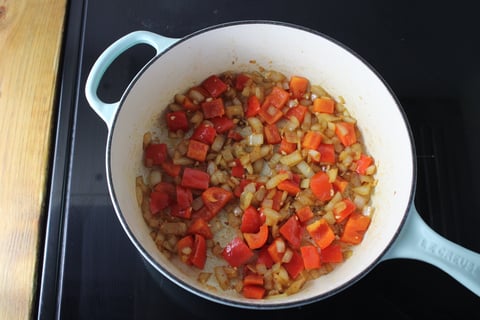 Goodfood Travels: Spain's Pork Chop Skillet - Step #3 Commencer le mijoté