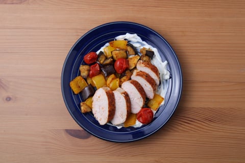 Keto: Greek-Style Chicken Traybake - Step #3 Dresser les plats