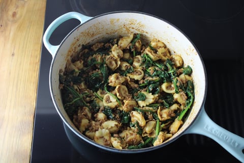 Protein Swap | Cheesy Tortellini & Ground Beef Skillet - Step #4 Cuire les épinards