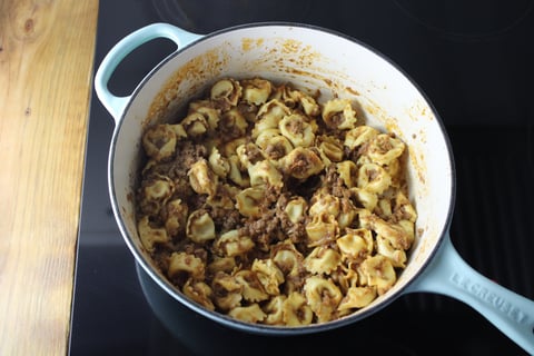 Protein Swap | Cheesy Tortellini & Ground Beef Skillet - Step #3 Cuire et mélanger les pâtes