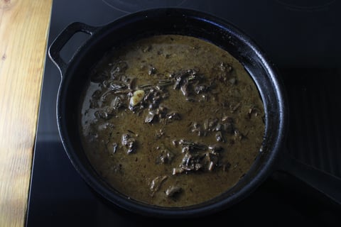 Goodfood x L'Abattoir: Grass-Fed Rib Steak with Porcini Sauce - Step #4 Faire la sauce