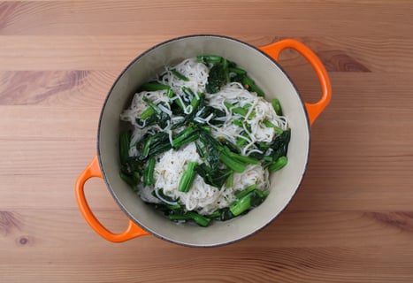 Vegetarian Larb Noodle Bowls - Step #1 Cuire les vermicelles et les yu choys