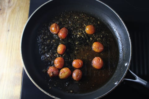 L’Artisan: Filets Mignons with Burst Tomato Pan Sauce - Step #5 Make the sauce
