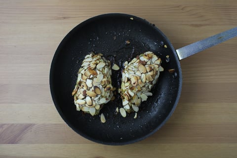 Almond-Crusted Chicken Breasts - Step #4 Finir le poulet