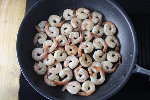Speedy Shrimp & Peanutty Egg Noodles - Step #2 Cuire les crevettes