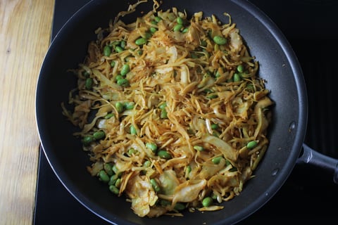 Speedy Shrimp & Peanutty Egg Noodles - Step #4 Cuire les légumes