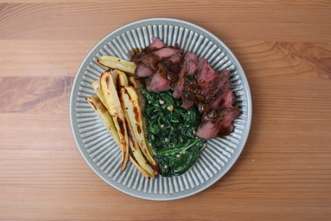 Seared Steaks & Parsnip Frites - Step #5 Dresser les plats