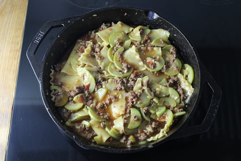 Ground Beef & Zucchini Skillet Lasagna - Step #4 Faire la lasagne