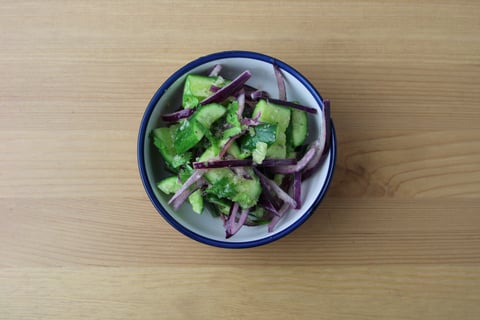 Paleo: Tamarind-Glazed Chicken - Step #3 Faire la salade de concombres écrasés