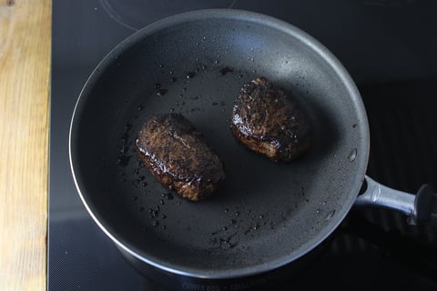 L’Artisan: Seared Filets Mignons over Shrimp & Pea Orzotto - Step #4 Cook the filets mignons
