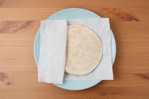 Spicy Salsa Verde Roasted Chickpea & Squash Tacos - Step #5 Chauffer les tortillas