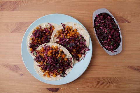 Spicy Salsa Verde Roasted Chickpea & Squash Tacos - Step #6 Dresser les plats