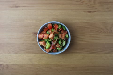 Greek-Style Beef Meatballs with Tomato-Cucumber Salad - Step #4 Faire la salade tomates-concombres