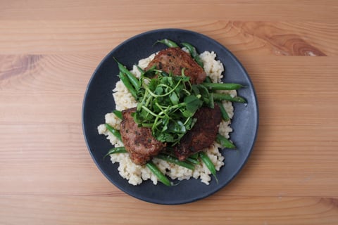 Goodfood x Laurent Dagenais: Herb-Crusted Grass-Fed Lamb Chops - Step #5 Make the salad & serve