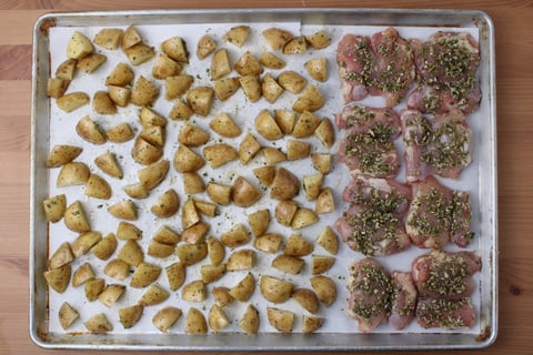 Chicken & Veggie Traybake - Step #2 Préparer le poulet et les pdt