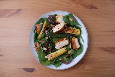 Chicken & Almond Spanish-Style Salad - Step #5 Dresser les plats