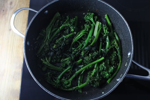 L’Artisan: Filets Mignons with Garlic-Braised Kale - Step #4 Cook the vegetables