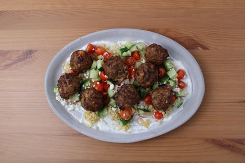 Protein Swap | Pork, Feta & Bulgur Keftedes - Step #5 Dresser les plats