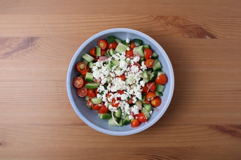 Protein Swap | Pork, Feta & Bulgur Keftedes - Step #4 Faire la salade