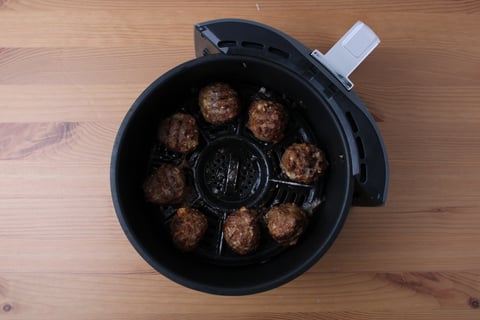 Protein Swap | Pork, Feta & Bulgur Keftedes - Step #3 Préparer et frire les boulettes