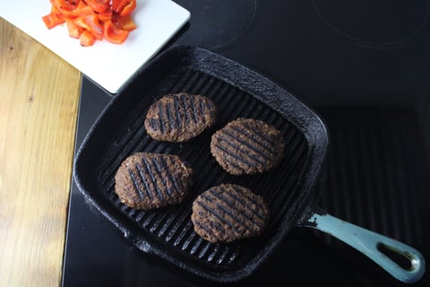 BBQ Impossible™ Beef Biftekia - Step #4 Grill the biftekia & sweet pepper