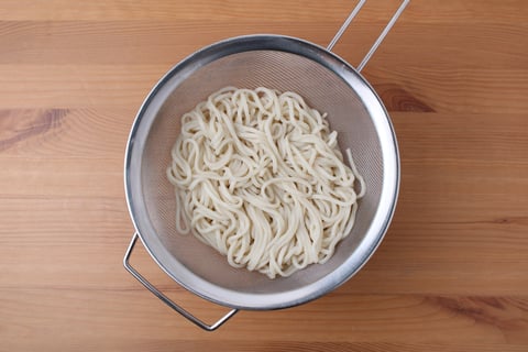 Vegan Mee Goreng with Fresh Shanghai Noodles - Step #1 Boil the noodles