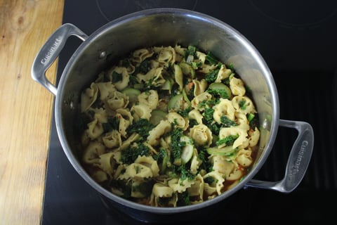 Quick One-Pot Tortellini Soup - Step #4 Faire la soupe