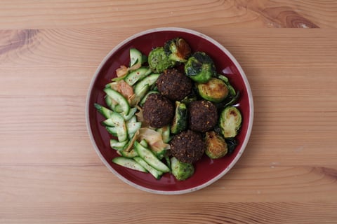 Korean-Inspired Beef Meatball Sheet Pan - Step #5 Dresser les plats