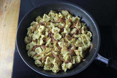 Nick’s Pick | Fresh Cheese Tortellini & Caramelized Onion - Step #4 Faire la sauce et mélanger les pâtes