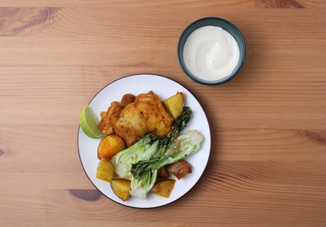 Thai-Spiced Chicken & Potato Traybake - Step #5 Dresser les plats