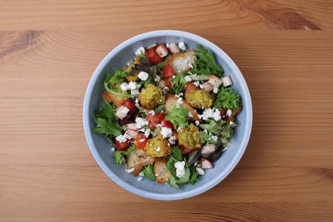 Fattoush Salad with Falafel & Feta - Step #5 Faire la salade et servir
