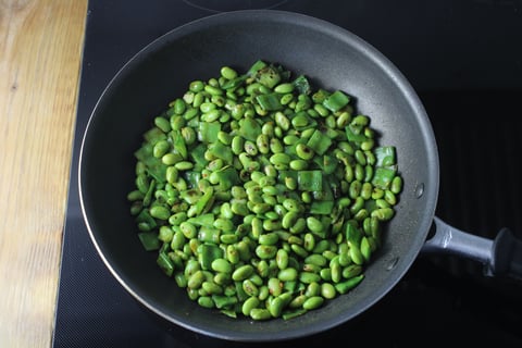 Vegan Caramelized Onion, Peanut & Sweet Soy Ramen Noodles - Step #3 Blister the edamame & string peas