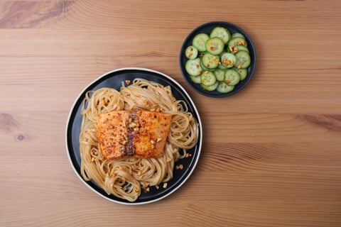 10-Minute Salmon over Spicy Rice Noodles - Step #6 Dresser les plats