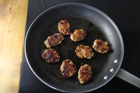 Goodfood Travels: Vietnam's Lemongrass Pork Bun Cha - Step #5 Cook the patties
