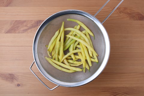 Spiced Chicken over Warm Mediterranean-Style Salad - Step #4 Boil the string beans