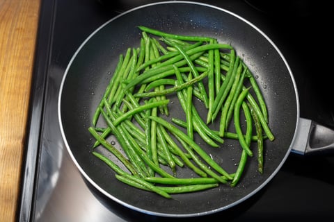 L’Artisan: Maple-Balsamic Lamb T-Bones - Step #3 Cook the string beans