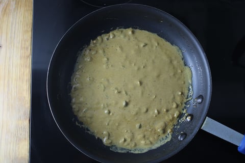 Seared Sirloin Steaks with Dijon-Cornichon Pan Sauce - Step #4 Préparer la sauce