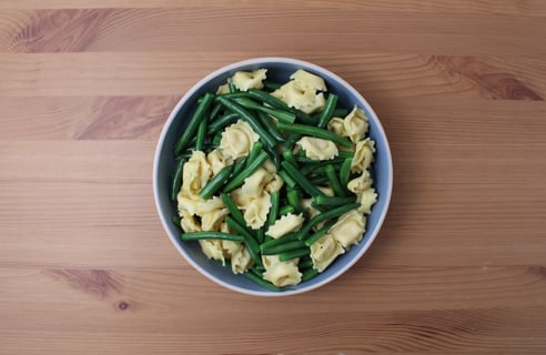 Quick ’n’ Creamy Tomato Pesto Tortellini - Step #1 Cuire les pâtes et les haricots