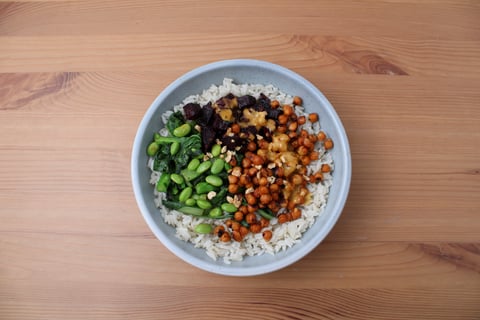 Vegan Nourish Bowls with Tamari Vinaigrette - Step #6 Dresser les plats