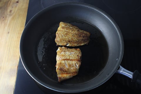 L’Artisan: Seared Black Cod with Cilantro-Lime Mayo - Step #3 Cuire la morue