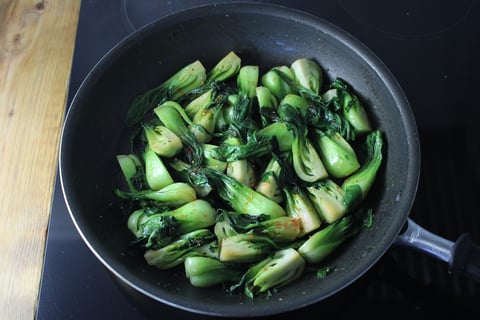 L’Artisan: Seared Black Cod with Cilantro-Lime Mayo - Step #4 Cuire les bok choys